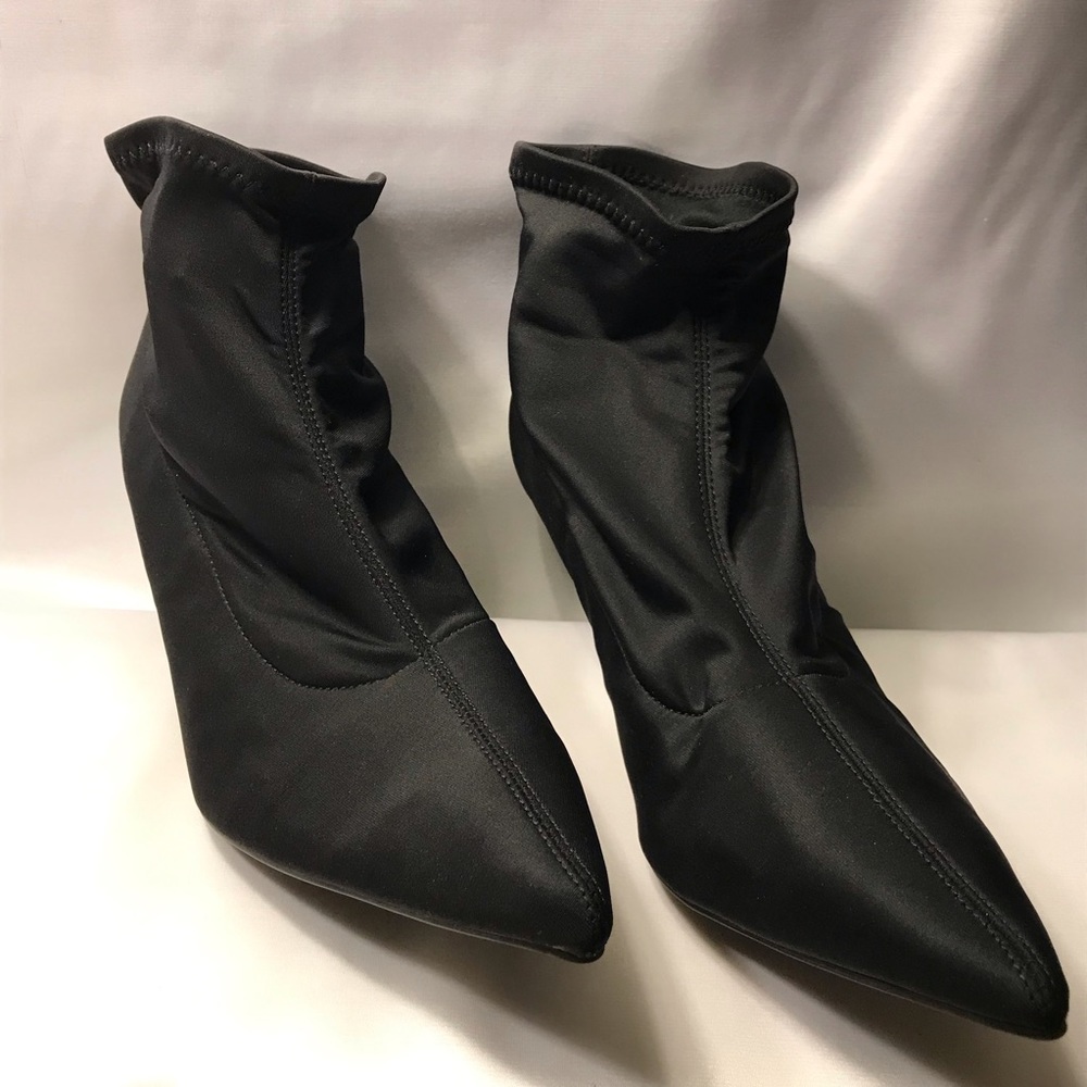 High-Heeled Ankle Bootie - Picture 3 of 11